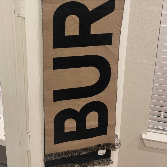 Burberry logo wool scarf - Picture 4 of 7